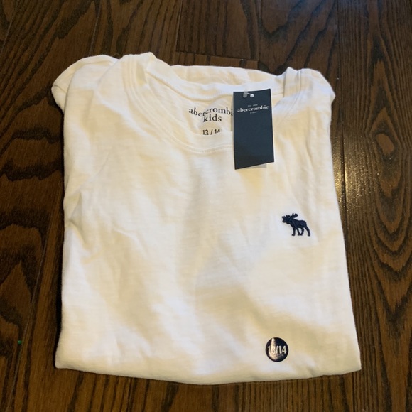 Here’s is 3 white Abercrombie top with tags in 1 that is very affordable! - Picture 2 of 6